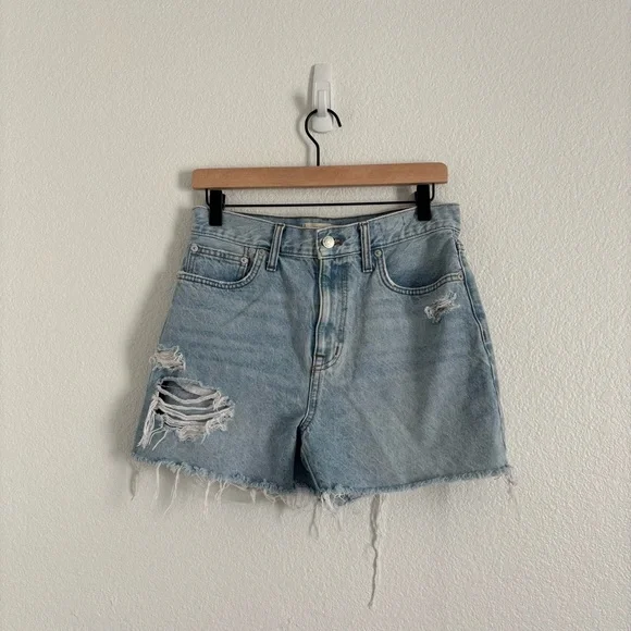 Madewell Women's Size 28 Blue Distressed The Mom Jean Short - Picture 1 of 5